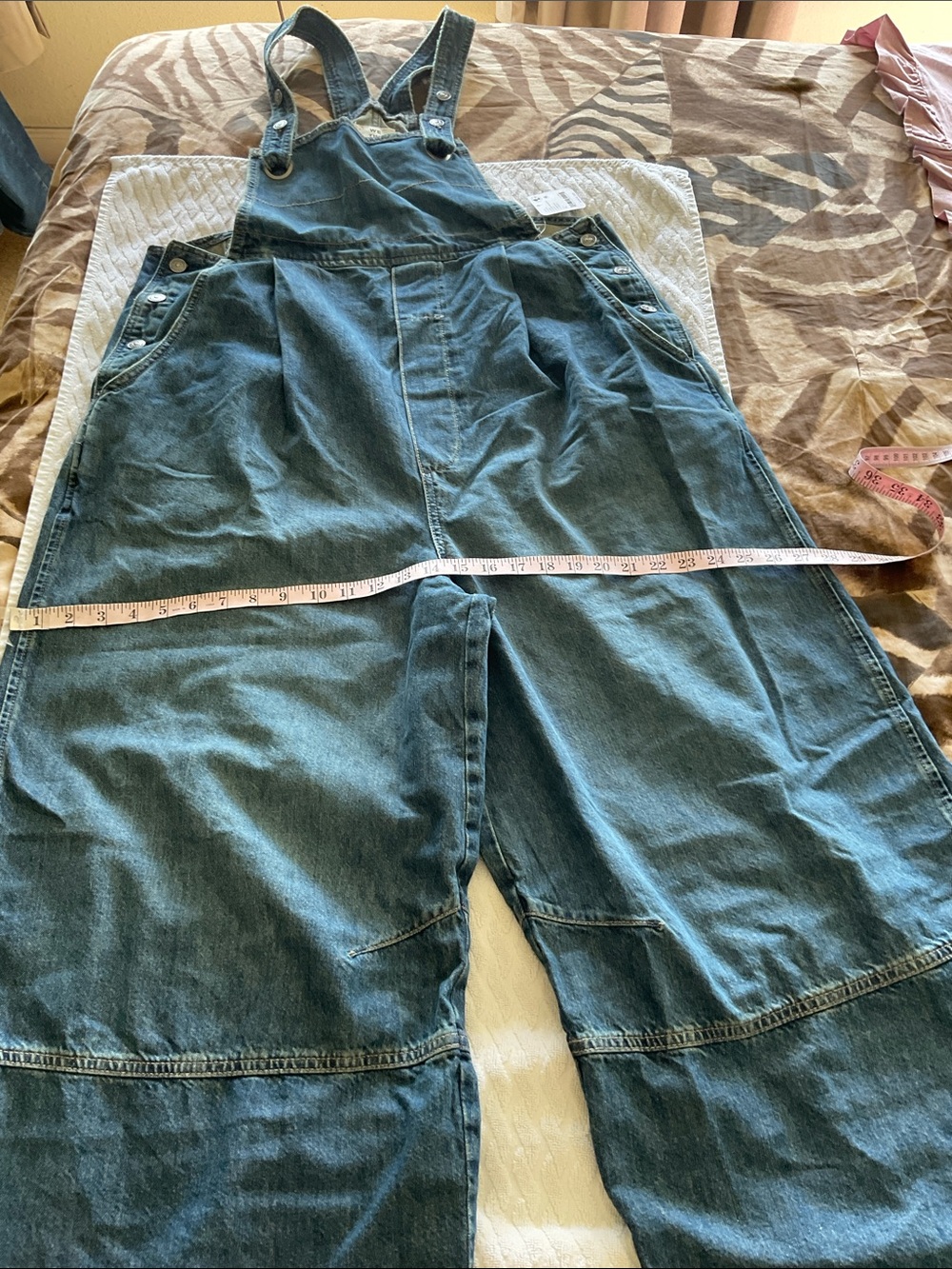 FREE PEOPLE
rambler overalls
Wide-Leg Denim
color: navy - Picture 5 of 8